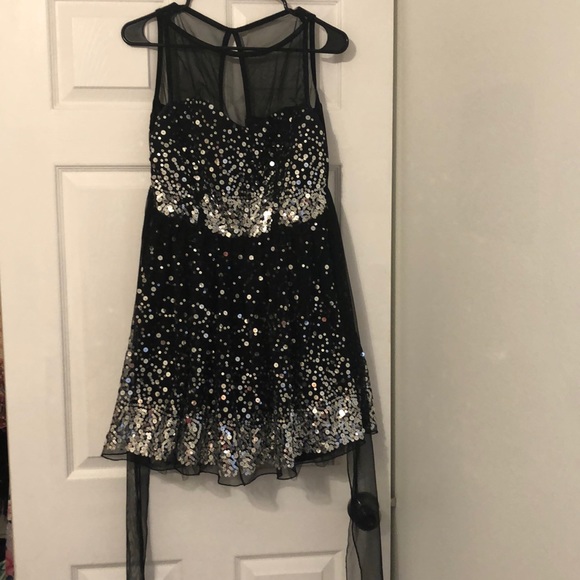 Party dress - Picture 1 of 2